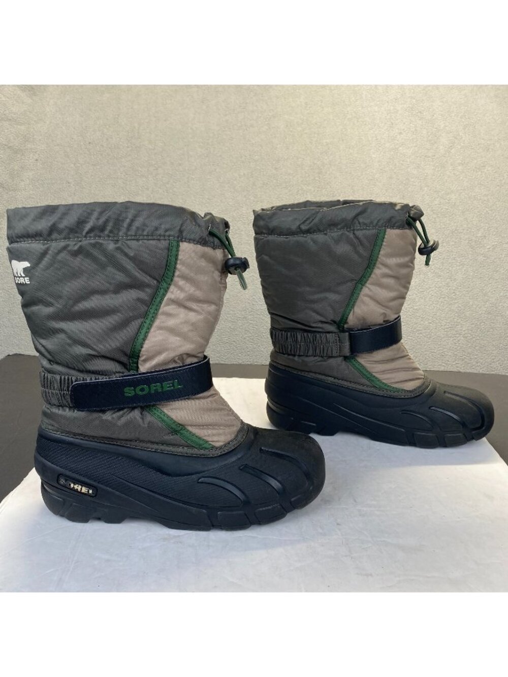 Sorel Flurry Winter Snow Boots Insulated Black & Green Youth Size 5,Unisex